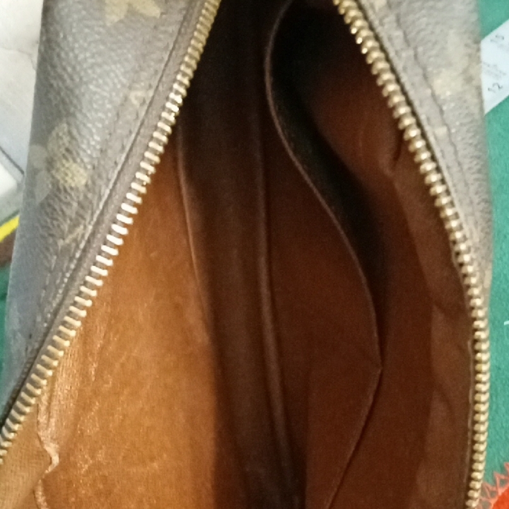 Vintage Louis Vuitton Dark Brown Monogram Toiletry Bag - Picture 7 of 10